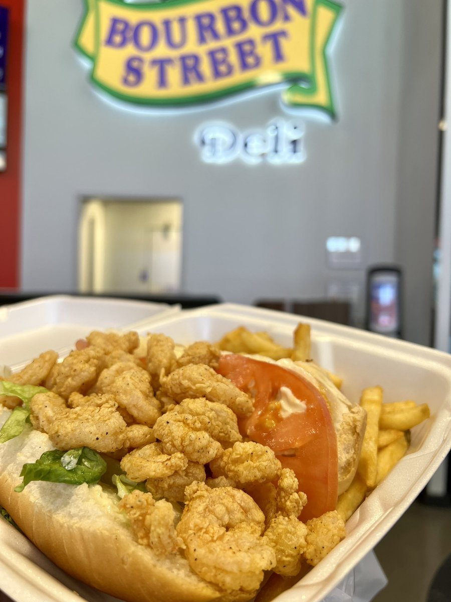 strider_anna's tweet photo. #ChuckEats Week meal #3! This fried shrimp poboy meal from Bourbon Street Deli for only $5.99 SLAPPED! 😁 https://t.co/N444BJSZL9