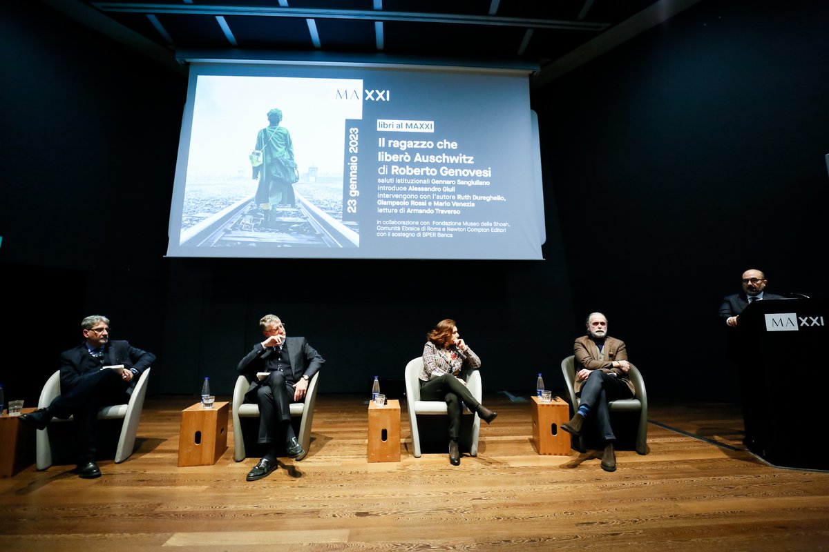 «Raccontare la storia di chi ha fotografato ci aiuta a coltivare la memoria della Shoah. Se coltivi la memoria generi in te stesso gli anticorpi affinché queste tragedie non si verifichino più» il Ministro della Cultura @g_sangiuliano per 'Il ragazzo che liberò Auschwitz'