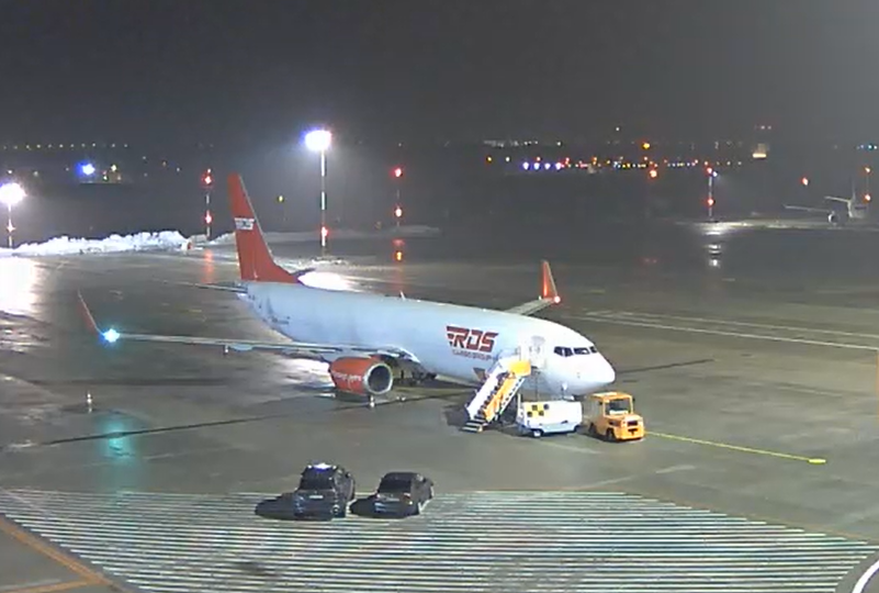 walasek_mateusz's tweet photo. Znów niecodzienny gość na łódzkim lotnisku.✈️Boeing 737 w wersji towarowej słowackich🇸🇰 linii Air Explore latający dla RDS Cargo Group ze Zjednoczonych Emiratów Arabskich🇦🇪 . Przyleciał z Aktobe w Kazachstanie. 🇰🇿
#znmieniamyŁódź #lotnisko #LodzAirport #EPLL https://t.co/q34G7ImW4e