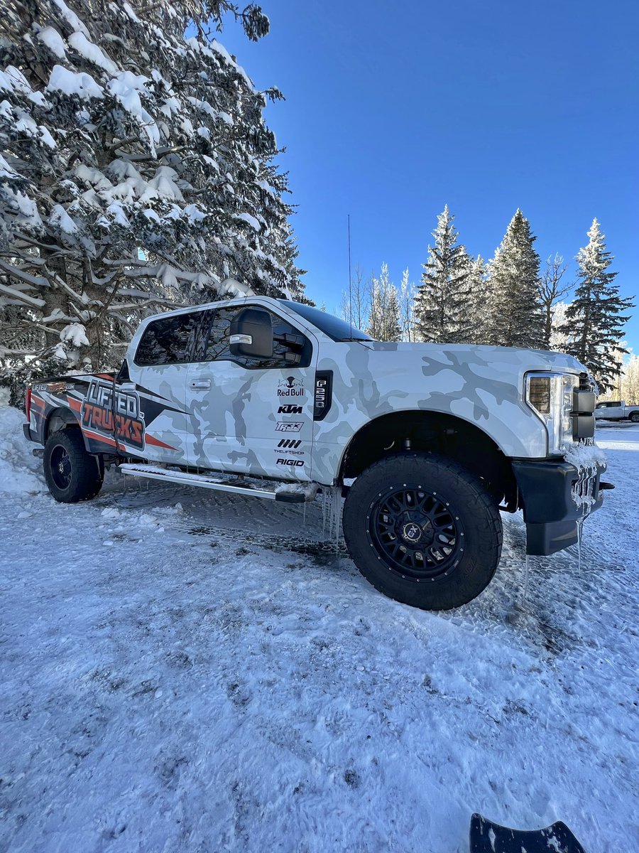 Most snow #Arizona has seen in years! Find your snowplow at ❄️LiftedTrucks.com❄️ #LiftedTrucks #StockSucks #DrivingAdventure 
.
#toyotires #xdwheels #foxshocks #adventureawaits #exploremore #az #optoutside #dieseltrucks #fordf250 #f250 #trucklife #shred #snowboard #ski