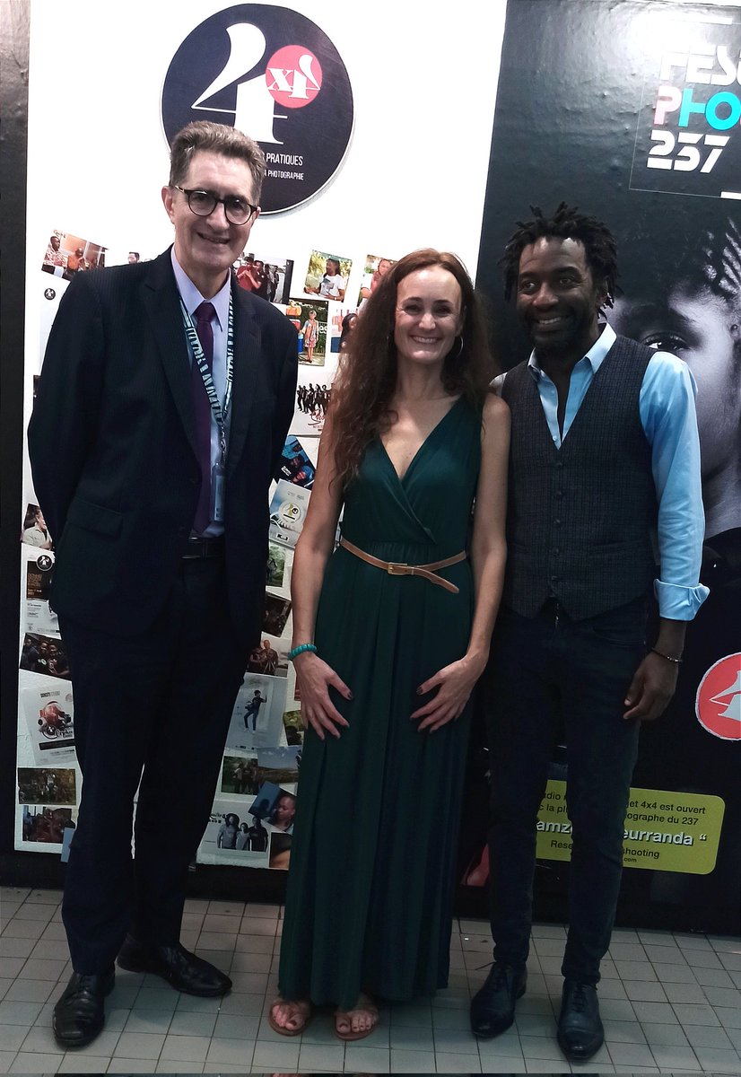 YannLorvo's tweet photo. @IFCameroun @IFParis @FRauCameroun à #LaNuitDesIdées. Un mapping-Expoésie par #AlbertMorisseauLeroy, #ConversationAvecToi et #LaViePoème  par #CapitaineAlexandre et #CarolineBentz sans oublier la nuit de la lecture à la médiathèque. Nous en voulons: Plus! Encore plus! https://t.co/QBl3auXnOh