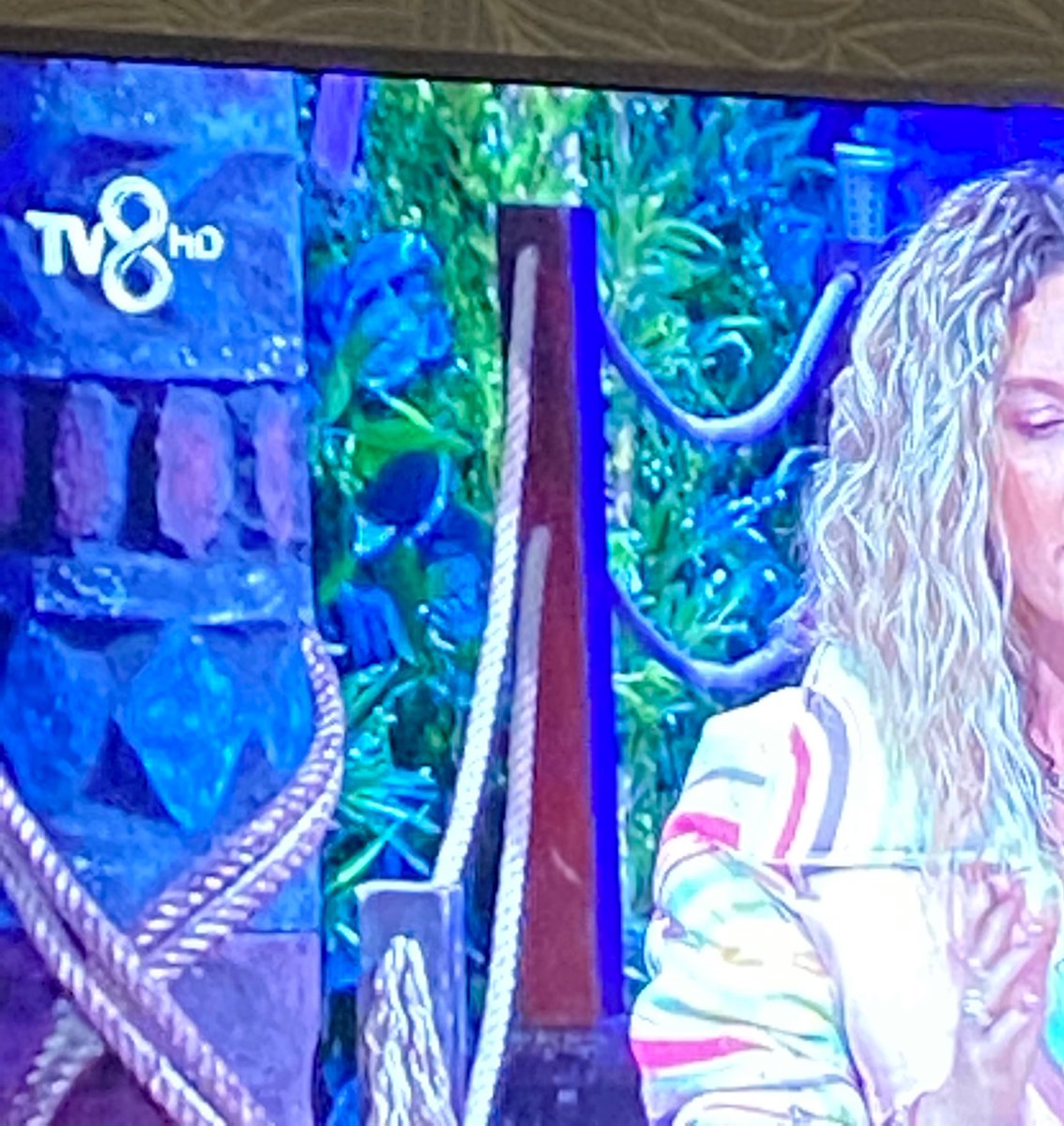 bsrsnck_'s tweet photo. Bardağa takıldım dinleyemiyorum 😀 #SurvivorEkstra #survivor2023 https://t.co/1QpmYKRc62