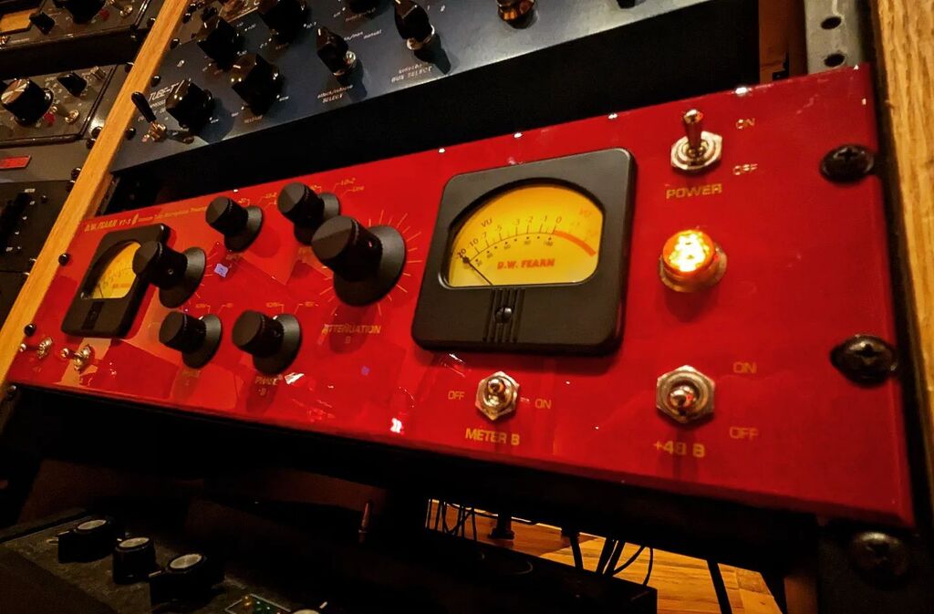 This is THE greatest preamplifier of all time! 🔥🥇There is a reason you see this iconic red plate in the racks of the best studios in the world. This legendary VT-2 tube pre by D.W. Fearn is a no-compromise design - and that's exactly how it sounds. I… instagr.am/p/CnxJMBspmnI/