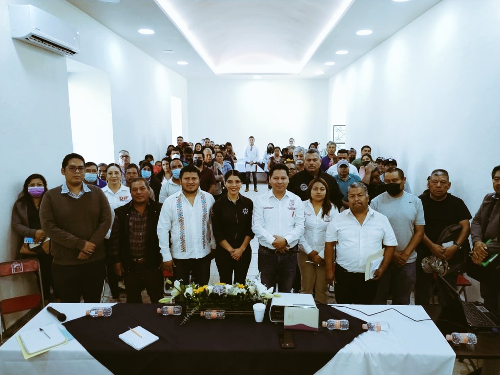 MitlaMemorable's tweet photo. Se atendió la invitación de la Dirección General de la Prevención del Delito y Participación Ciudadana, donde se expuso el tema "La paz como el mejor instrumento para la prevención del delito". #MitlaMemorable https://t.co/8esh8OlqMK