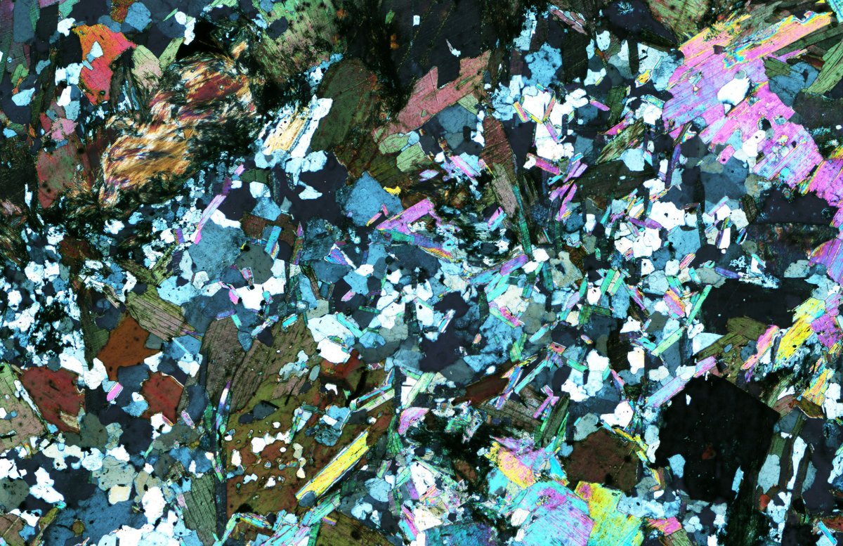Let's end the fiscal year with a fun, coarsely grained fibrolite schist! Happy #ThinSectionThursday!!