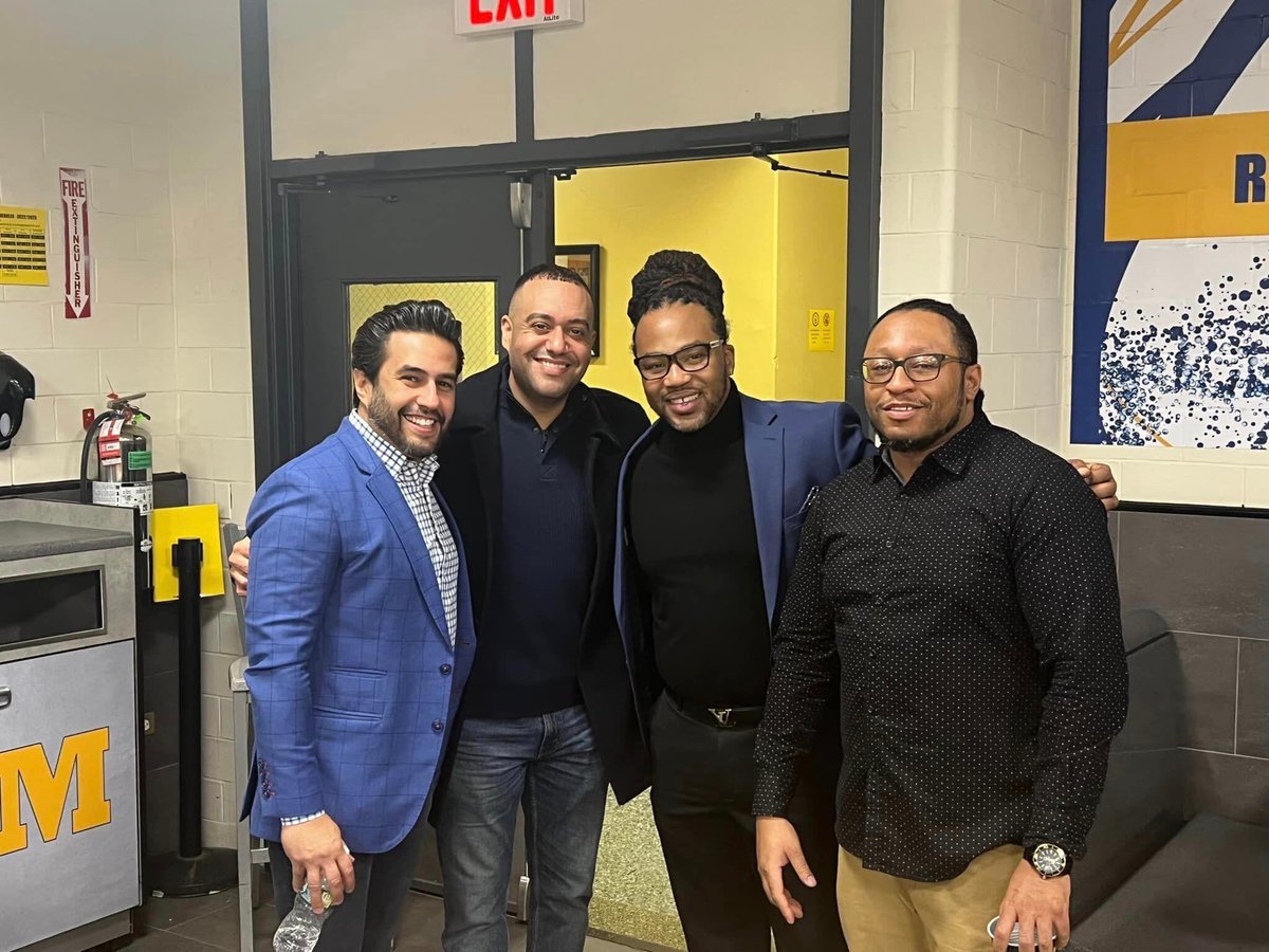 MountToday's tweet photo. #MountMen from the #ClassOf2002 and #ClassOf2003 were back on Murdock Ave Saturday night for a reunion. Graduates of all occupations came #BackToCampus to reunite, reconnect, and see what has changed over the past 20 years. #HSReunion #TheMountBx #AllBoys #Grades6through12 https://t.co/Vq0c9t4vsF