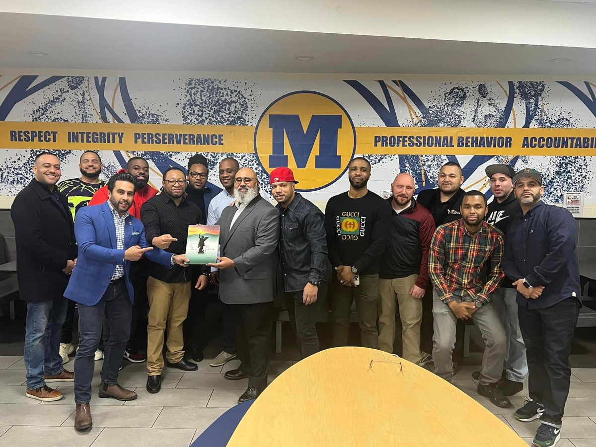 MountToday's tweet photo. #MountMen from the #ClassOf2002 and #ClassOf2003 were back on Murdock Ave Saturday night for a reunion. Graduates of all occupations came #BackToCampus to reunite, reconnect, and see what has changed over the past 20 years. #HSReunion #TheMountBx #AllBoys #Grades6through12 https://t.co/Vq0c9t4vsF