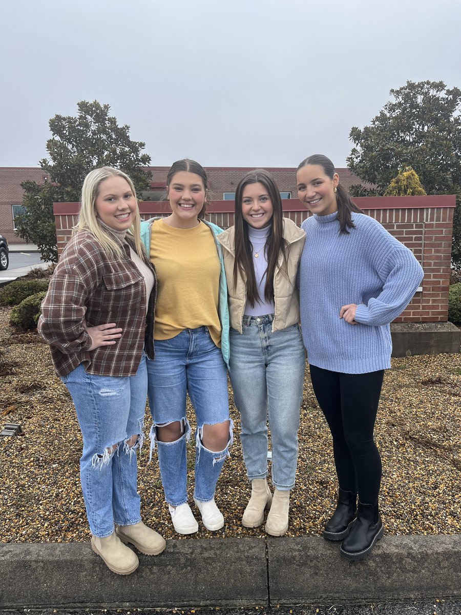 GlimpseofGHS's tweet photo. Hey everyone! We are excited to announce Grainger High School’s new social media team! We are devoted to keeping the Grainger High School community updated on all things Grainger. Meet our team: Cassie Walker, Natalie Day, Katy Roach, Alyvia Sneed, and Shea Hill (not pictured). https://t.co/EpCjBKbHxy