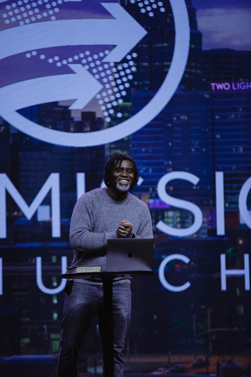 lifemissionKS's tweet photo. "The first priority of our lives, of Scripture, is one simple thing; that we would see God rightly."- Pastor Kwan 

Pastor Kwan brought the Word, after we ministered to Jesus together as a community in worship. Sundays are our favorite days! https://t.co/SPfdSwEz7L