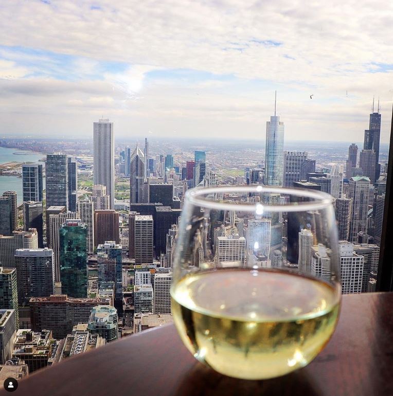 Life can be busy, so take a well-deserved break. Grab a glass of wine, sit back, and enjoy time with family and friends.

signatureroom.com/lounge/

📷: : @endlessfamilytravels

#SignatureLounge #SignatureRoom #CelebrationEnvy #TallestBars #TallestRestaurants #Views #ElevationEnvy