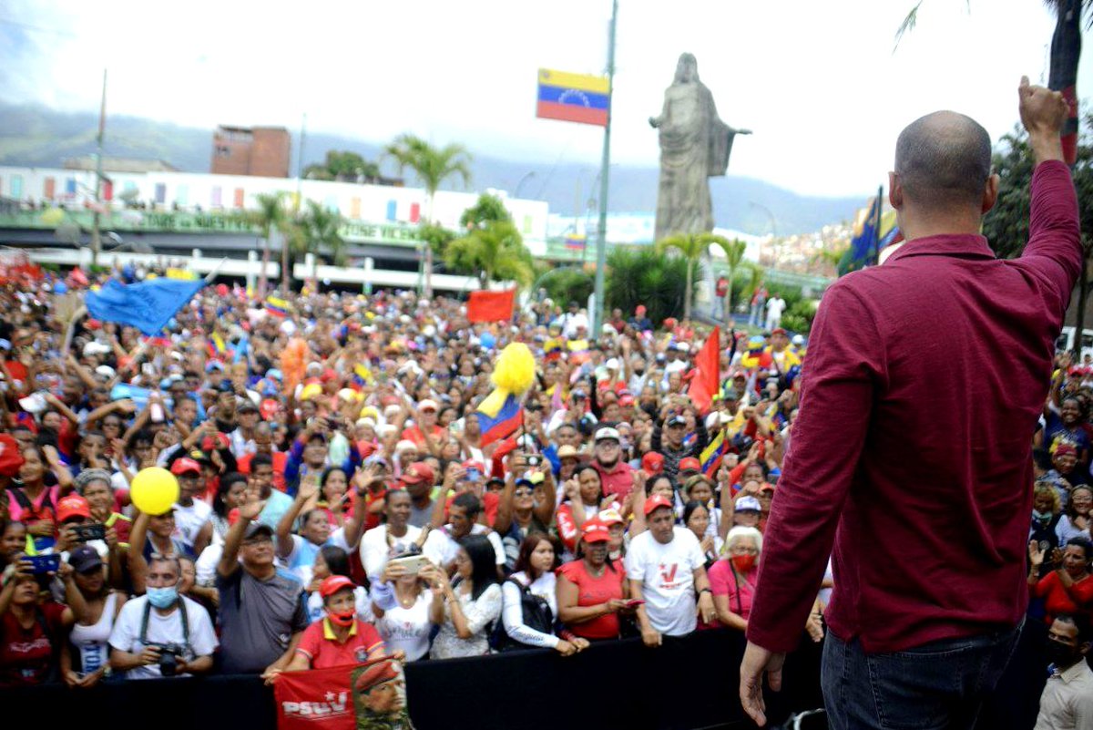 HectoRodriguez's tweet photo. Los venezolanos y las venezolanas tenemos una historia libertaria de más de 500 años, y no solo en nuestras tierras sino fuera de ellas... Nos hemos ganado a pulso el derecho a que se respete nuestra voluntad como pueblo soberano. 🇻🇪 (1/2) https://t.co/ZP9STkWk6r