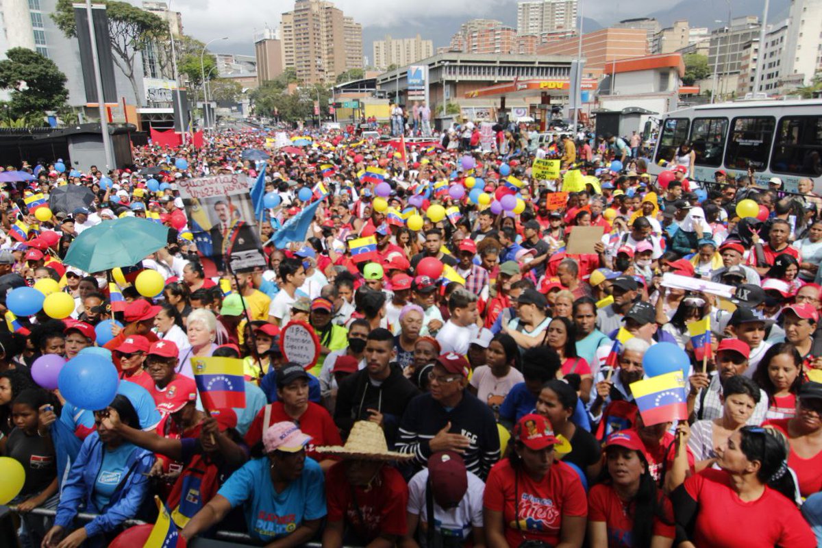 HectoRodriguez's tweet photo. Los venezolanos y las venezolanas tenemos una historia libertaria de más de 500 años, y no solo en nuestras tierras sino fuera de ellas... Nos hemos ganado a pulso el derecho a que se respete nuestra voluntad como pueblo soberano. 🇻🇪 (1/2) https://t.co/ZP9STkWk6r