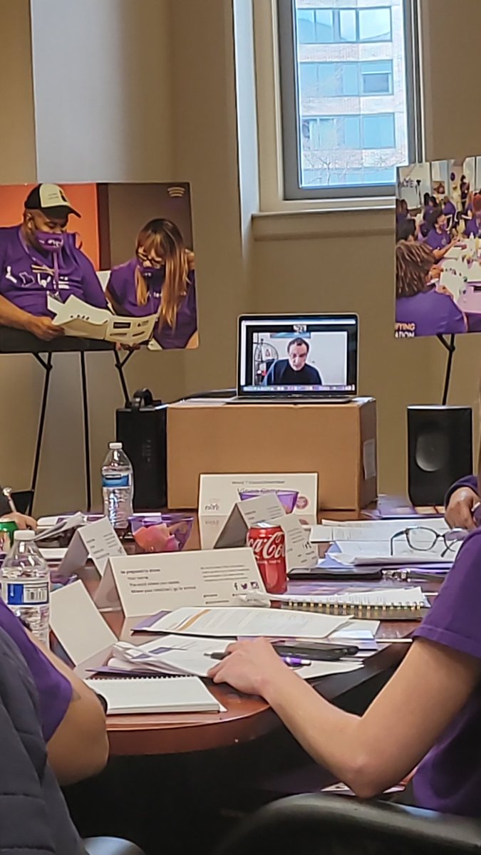 MrzRuffin_420's tweet photo. Currently Ward 7, 8, & Citywide members are meeting with Councilmember @mayorvincegray for #DCPVCW #OSTPrograms #SBMH #Purplewave #Parentpriorities #makingpositivechangesforDCkids https://t.co/Bi6Mw8SmJF