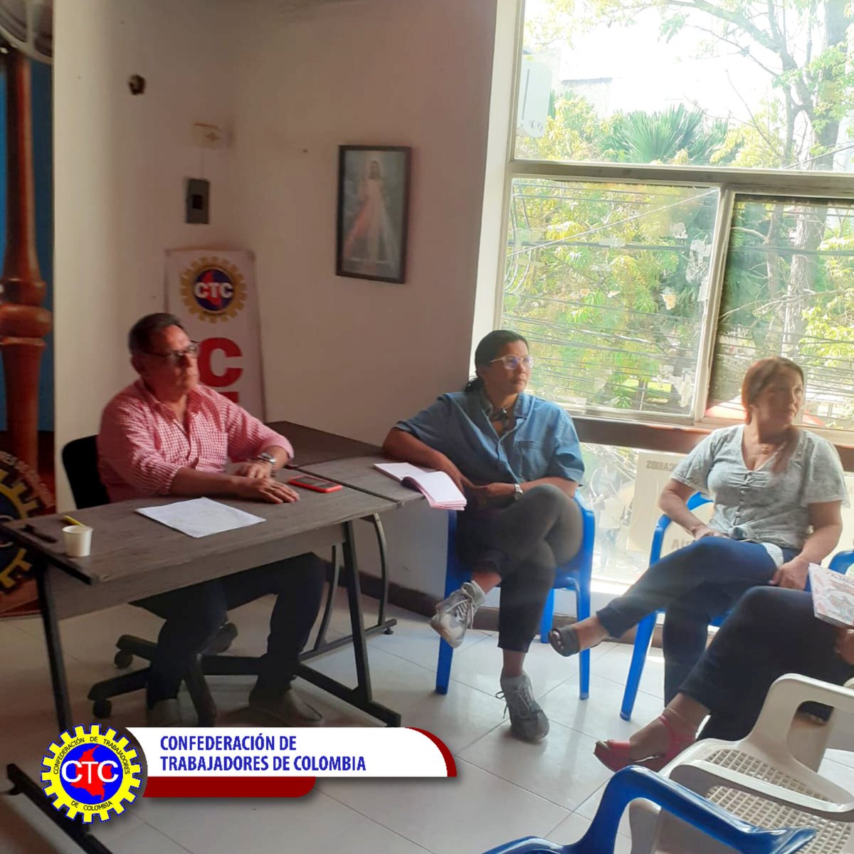 ctccolombia's tweet photo. La CTC comparte con orgullo el nuevo comité ejecutivo de nuestra central CTC en la seccional Córdoba. Está presentación se hizo con trabajadores del comercio informal, y trabajadores del BBVA, Comfacor, Brinks De Colombia, periodistas y otros. #CTCPRESENTE https://t.co/2CC2D6Lr9H