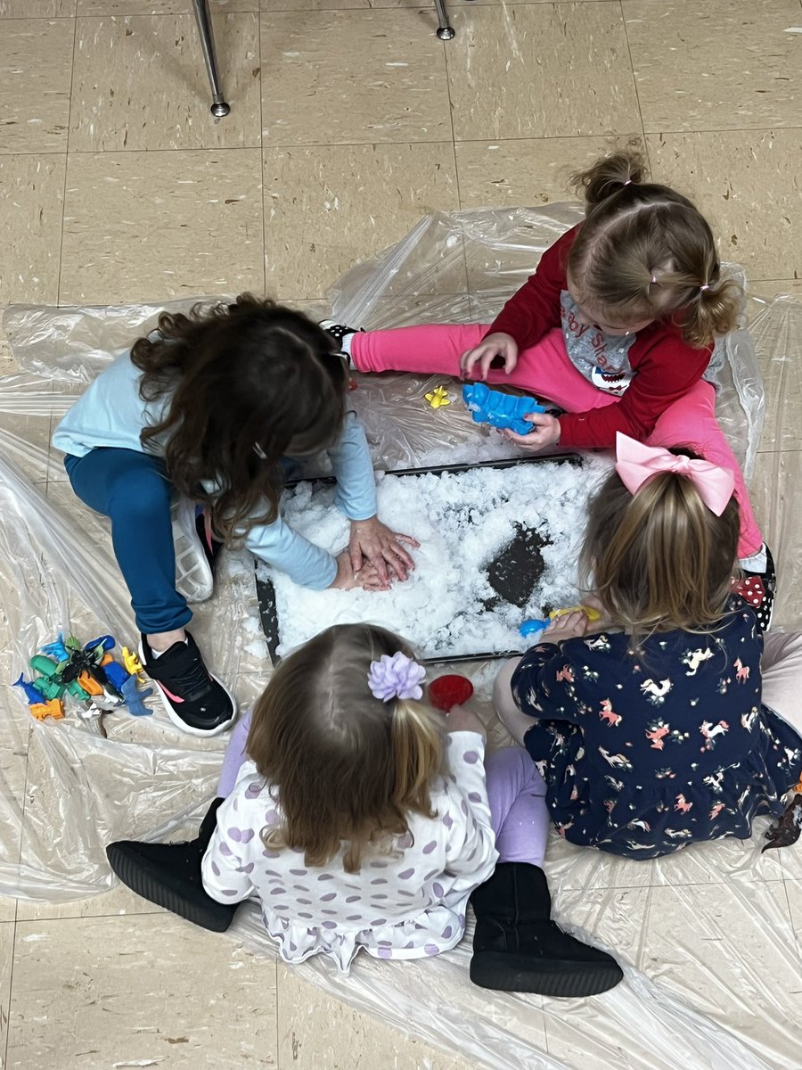 What’s better than playing in “snow” on a snowy day? #sensoryactivity