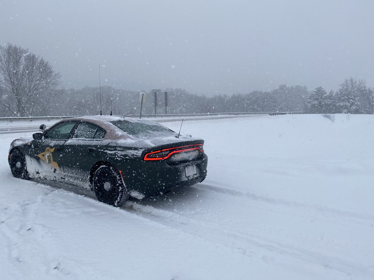 Members of #NHSP have responded to 90 crashes and vehicles that have gone off the road since 5am this morning. 

The motoring public should avoid unnecessary travel. Stay home and stay safe.

#safetyfirst #winterstorm #stayhome