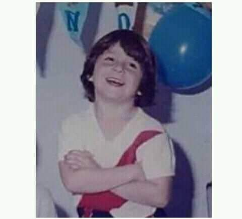 FedeSucci's tweet photo. Que raras eran las camisetas de Newell's en los 90. https://t.co/KHSgUvWMsk