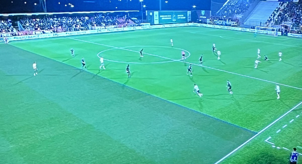 doncorleone1907's tweet photo. VAR gelincede pek bir şey değişmedi ama yıllardır şu şekil malum camianın rakibini aşağı çekmek için saçma sapan kararlar veriyorlar. Şuna ofsayt kaldıran yardımcı hakem Ceyhun Sesigüzel’in lisansını hemen iptal edin @TFF_Org https://t.co/vLNdc9lTRm