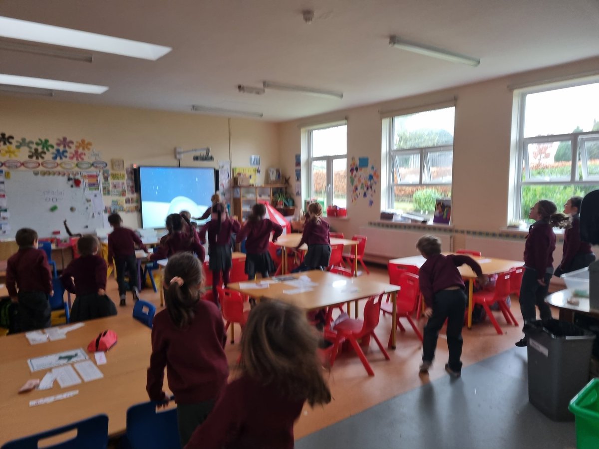 courtnacuddyns's tweet photo. Senior infants and first class enjoying their active break today 😁 we can't wait to keep up the challenge for the next 4 weeks! 👍🏻 like our slogan says; 'Get active every day, live life a better way' #activebreakchallenge @ActiveFlag https://t.co/TcUdhcC8g4