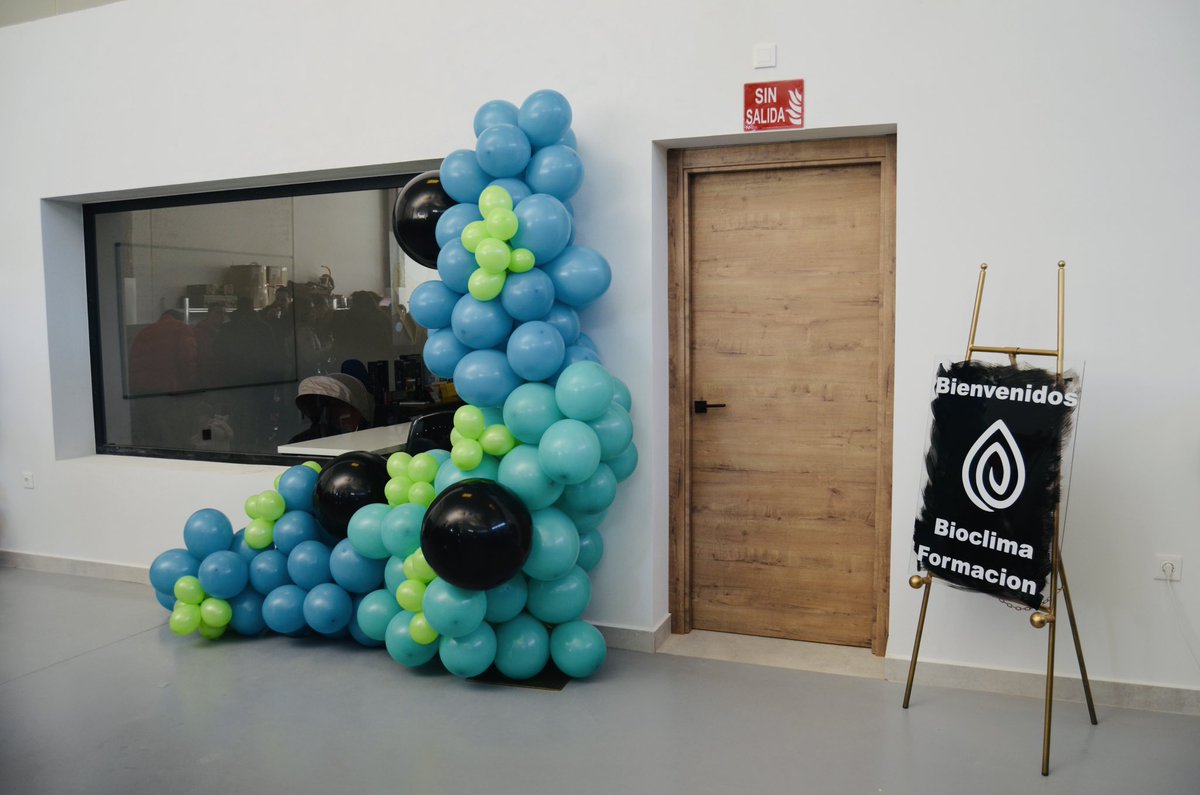 Bioclima_FP's tweet image. Insuperable, cómo nos hicisteis sentir el día de nuestra inauguración 😊 

Gracias por formar parte de un día tan especial para #bioclimaformacion 

Sin vosotros, todo esto no sería posible 💚