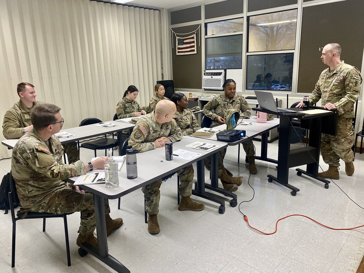 teamcastle's tweet photo. Molding Minds 🧠
Another weekend of teaching the latest appointed UPARs. Stay tuned for many of their awesome products. #BuildtoServe #HaveCameraWillTravel #UPARs
@USArmyReserve @USArmy @USARPAC @INDOPACOM @USACEHQ @USAEnReg @ChiefUSAR @ArmyReserveCSM @FamilyPrograms @GoArmy https://t.co/3sTrQgpSGE