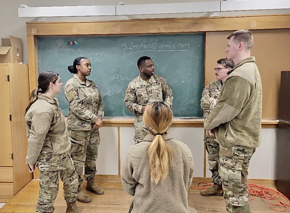 teamcastle's tweet photo. Molding Minds 🧠
Another weekend of teaching the latest appointed UPARs. Stay tuned for many of their awesome products. #BuildtoServe #HaveCameraWillTravel #UPARs
@USArmyReserve @USArmy @USARPAC @INDOPACOM @USACEHQ @USAEnReg @ChiefUSAR @ArmyReserveCSM @FamilyPrograms @GoArmy https://t.co/3sTrQgpSGE