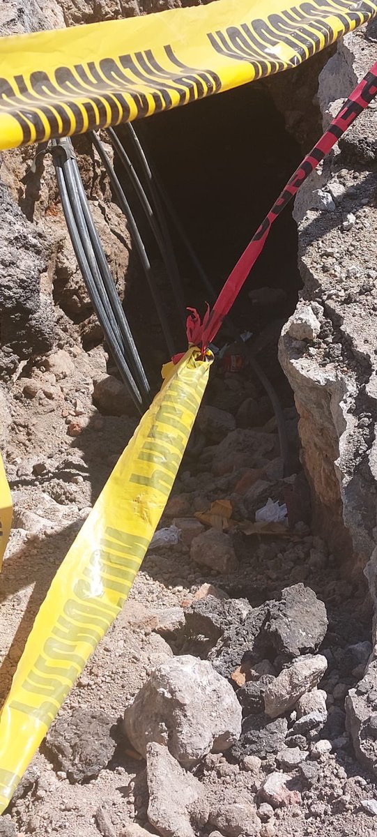 kar_kuster's tweet photo. Desde hace un mes vinieron a “arreglar” una fuga de agua y así nos dejaron la calle (Pitágoras, entre Matías Romero y Pilares)
Que procede @SacmexCDMX @ddmexico_bj @BJAlcaldia @STaboadaMx ??? https://t.co/502IOc5g9C