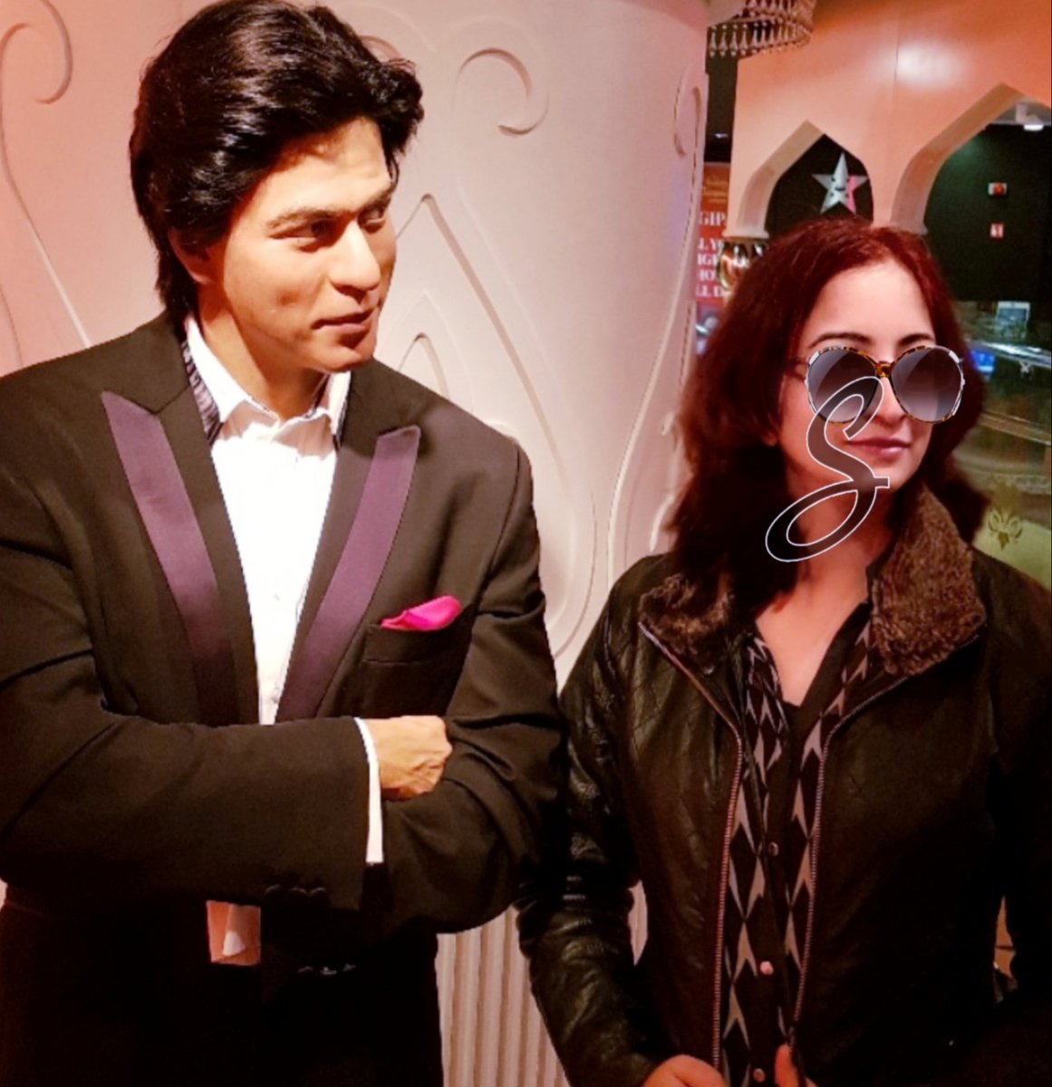 आज… 
आज एक हसीं और बाँट लो,
आज एक दुआ और मांग लो,
आज एक आंसू और पी लो,
आज एक ज़िन्दगी और जी लो,
आज एक सपना और देख लो,
आज… क्या पता, कल हो ना हो.

#MadameTussauds  #London  
#MyPic