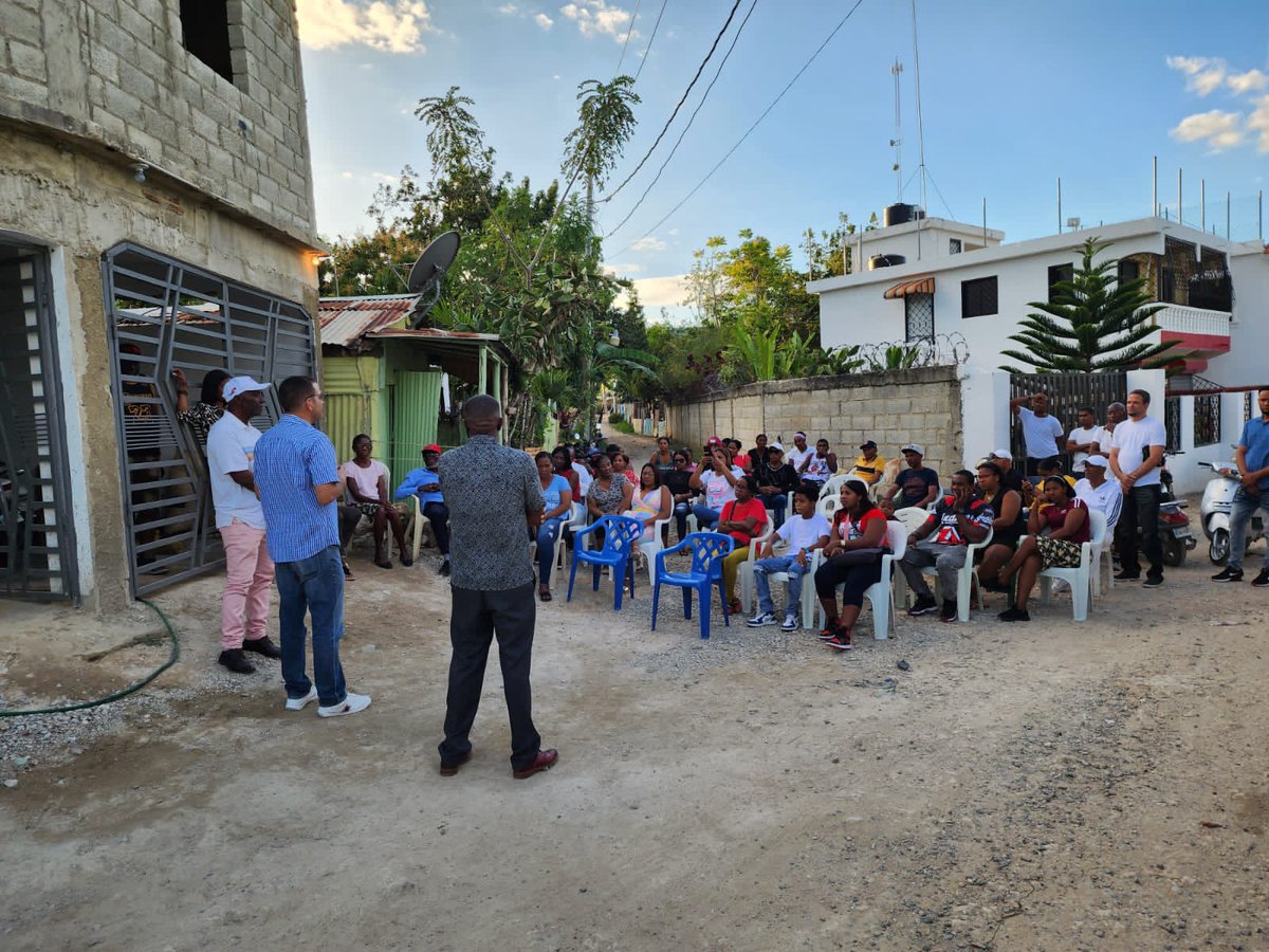 Gracias Odalis Garcia y los vecinos de la Calle 15, por escuchar nuestra propuesta, Dios mediante estaremos en cada rincón de Quisqueya..