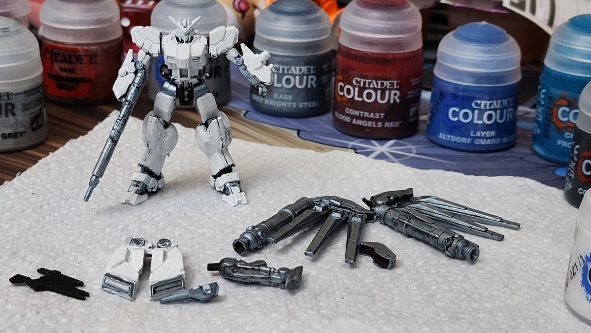 AHolyCorndog's tweet photo. My first time hand painting a kit, the Hi-V Gundam Artifact https://t.co/l7uYhYbzgU
