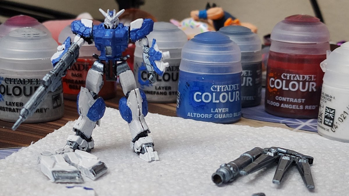 AHolyCorndog's tweet photo. My first time hand painting a kit, the Hi-V Gundam Artifact https://t.co/l7uYhYbzgU