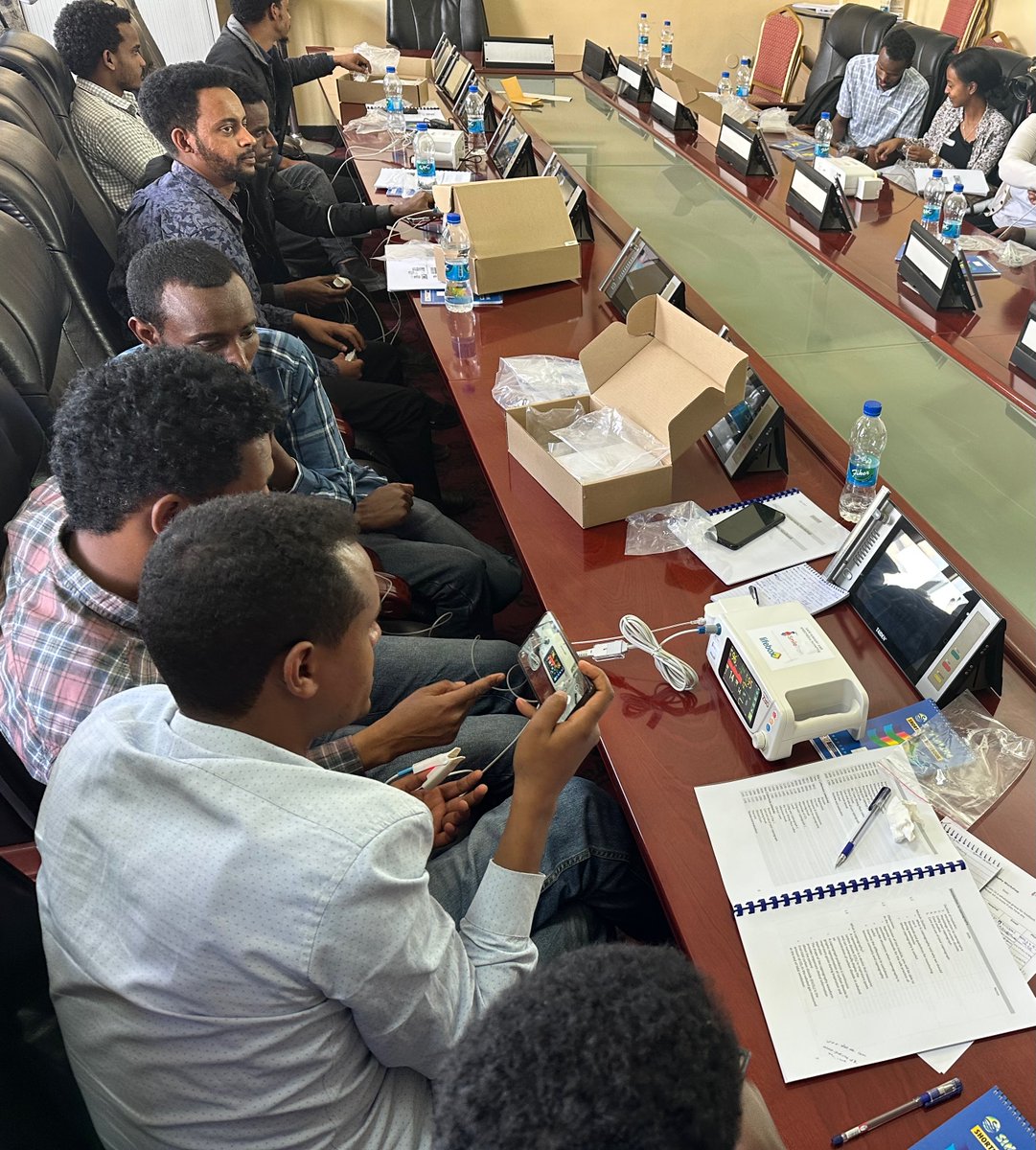 Proud to be a part of Team piloting new Capno Educational materials @y12hmc in Ethiopia in an effort to bring high quality,affordable and accessible Capnography devices to LRS where they are much needed! @Smiletrain @SaferSurgery @wfsaorg @UCSFAnesthesia @ProfEllenO