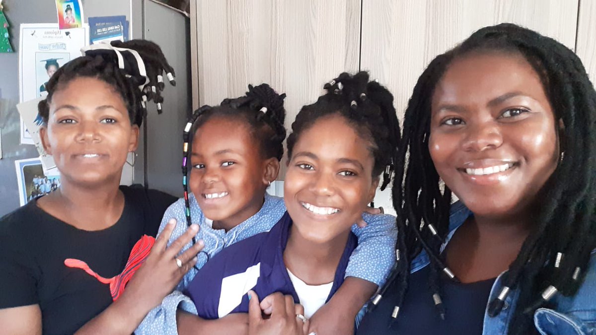 @MphoMoalamedi @snowie_hadebe Lol I only have 1 sister, younger, I'll show you one of all four of us. From left mom, my daughter, sister and me.