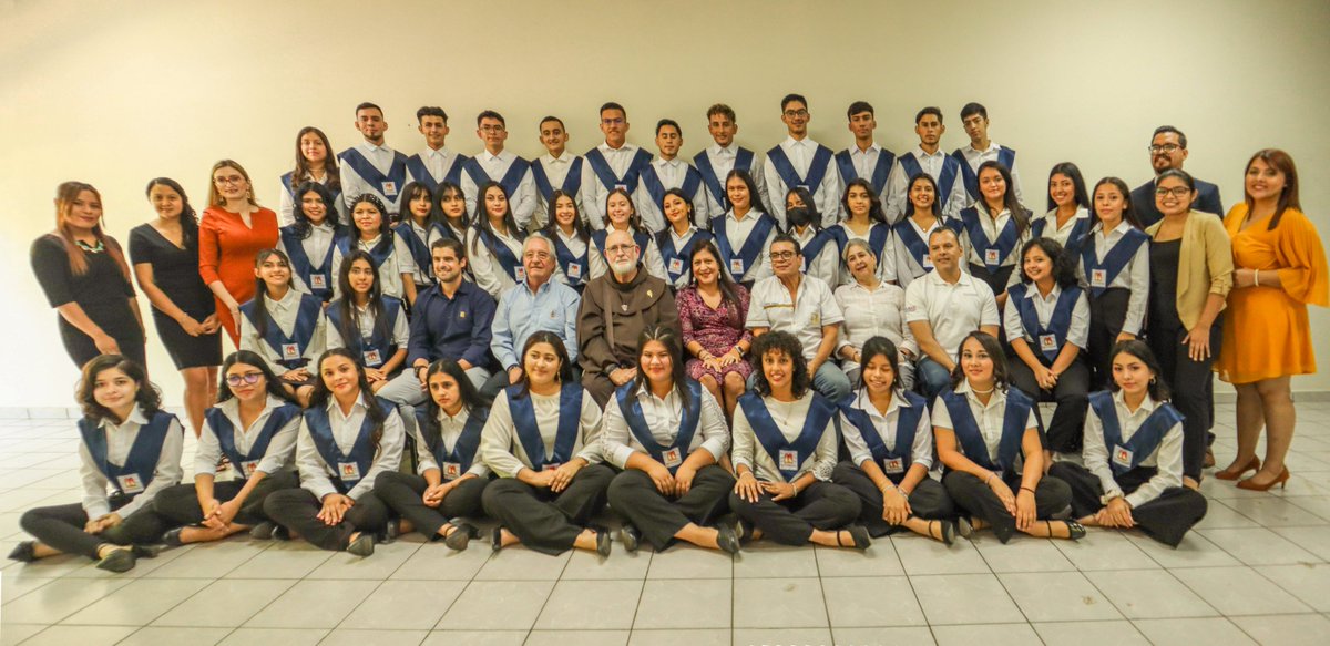 Estamos de fiesta con las graduaciones del Programa Oportunidades. El viernes celebramos a los 44 jóvenes graduados de la promoción 2022 de la sede de San Miguel. De parte de <a href="/fgk_sv/">fgk_sv</a> estamos muy orgullosos por su resiliencia y por haberse adaptado a la educación híbrida 👨‍🎓👩‍🎓