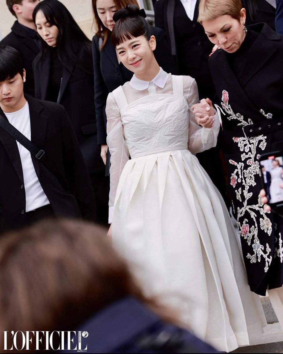 PopCrave's tweet photo. “Is it even a Dior show without #BLACKPINK’s #JISOO?” 

— British Vogue https://t.co/ta0XuRp2QB