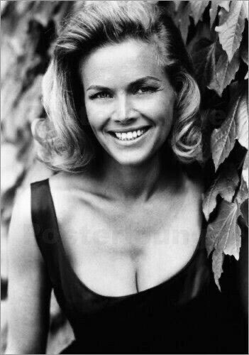 Honor Blackman ❤️🍸 #honorblackman