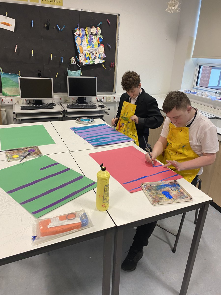 Miss Robertson tweet media