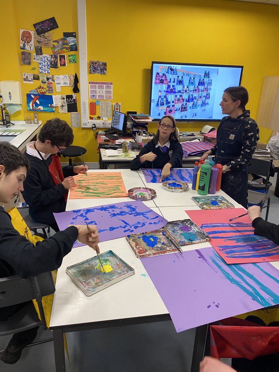 Miss Robertson tweet media