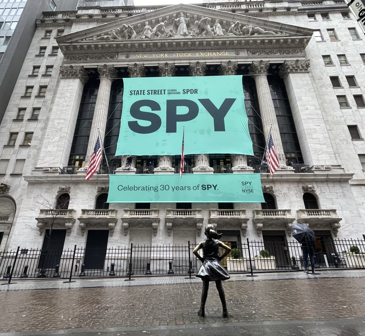 We’re at <a href="/NYSE/">NYSE 🏛</a> today to ring the closing bell 🔔 and celebrate the first US ETF — $SPY — turning 30! 🎉

Since 1993, SPY has revolutionized the investing world. Here's how: ms.spr.ly/6012e4N4E

#SPY30