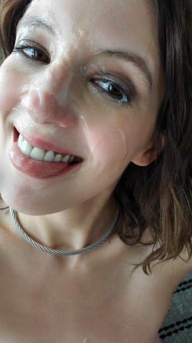 It's your lucky day! I'm doing a blowbang this Sunday, the 29th and I need guys! Message me, pass my