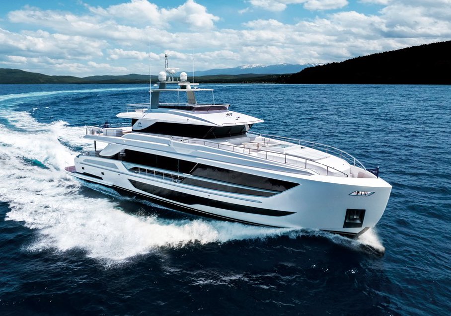 HorizonYachtEU's tweet photo. Join AQUAHOLIC (@BurnhamNick) on this magnificent video tour around the all new Horizon #FD110 Tri-Deck - the flagship of our Fast Displacement series! ๐
Link to video ๐ https://t.co/7Dt8zhpjTV https://t.co/Mfh9BpKq5a
