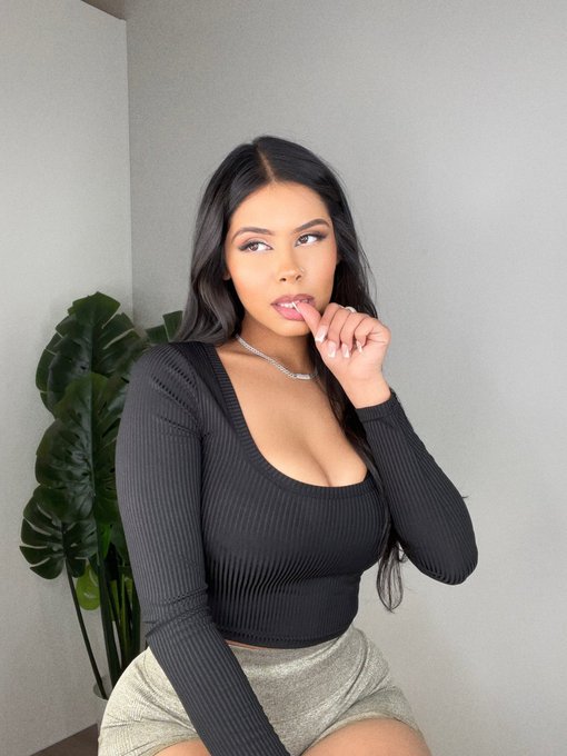 The front or the back 👀😝 https://t.co/gDYGe9dx7Q<a href="/tag/fashion"class="tags"><span>#fashion</span></a>