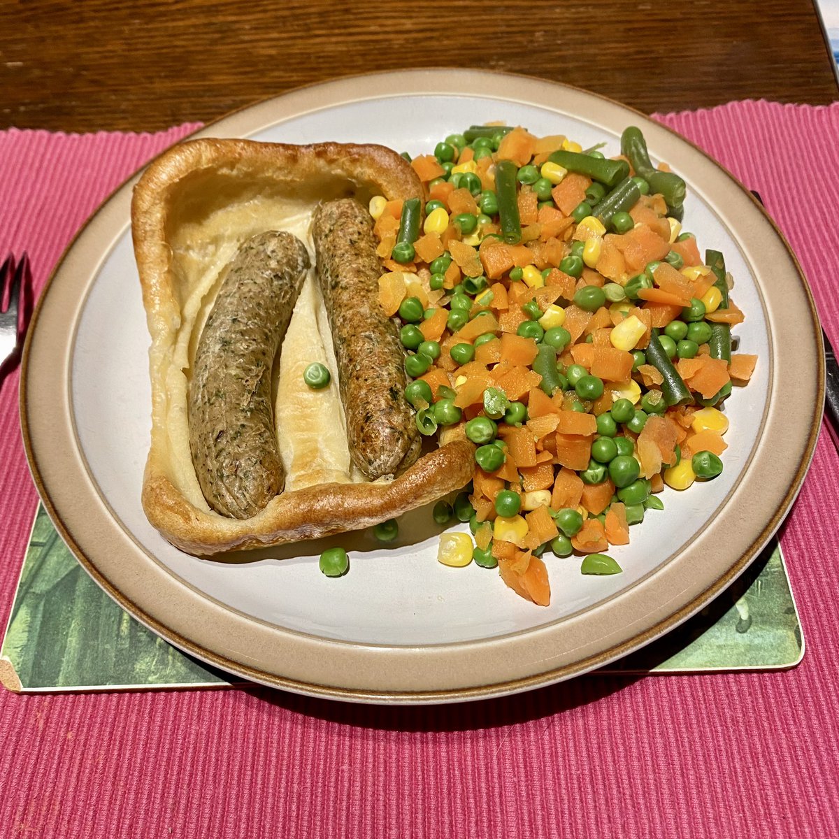 LyndaCMarshall's tweet image. #vegetarian #cookingforone Aunt Bessie’s Meat free toad in the hole.  Don’t mind if i do. Xxx