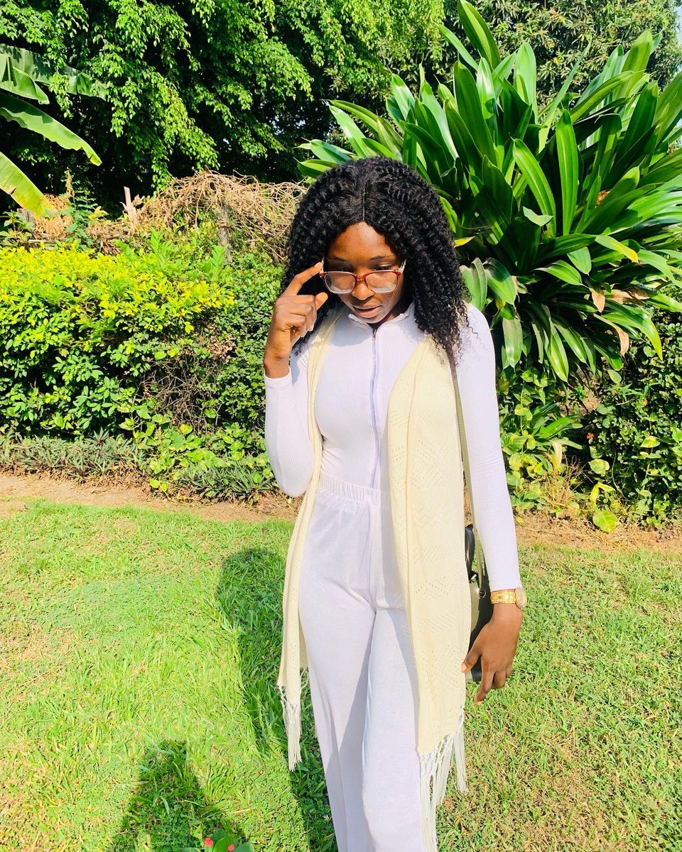 tech_pearlz's tweet photo. When beauty meets nature, there is bound to be a festival of happiness. No matter what you go through, always spark up your life with a beautiful smile πππππ #techpearl https://t.co/8UBXgNGHco
