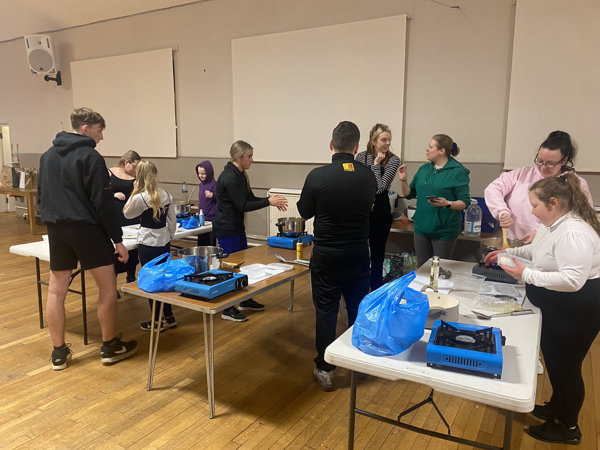 SSF Families:

The Cranhill families had a brilliant time tonight making chicken curry! Big thanks to Jackie from East End Flatpack’s for delivering the cooking class. 

The food looked amazing! 🥘 

#ChangingLivesThroughSport
@SSF_2000