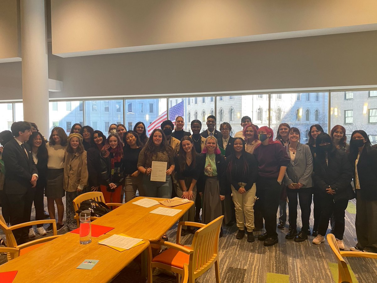 TCIFiscal's tweet photo. Whether to save for college, support fam, etc Virginia youth are working 4 their future!

TCI's @borja_hannah met w/ @CoVAFuture re: pushing back on a bill that'd lower Va's min wage for ppl <18

#HB1669 to be heard Tues in subcomm. Our youth are ready to make their voices heard! https://t.co/6xslLDG6u8