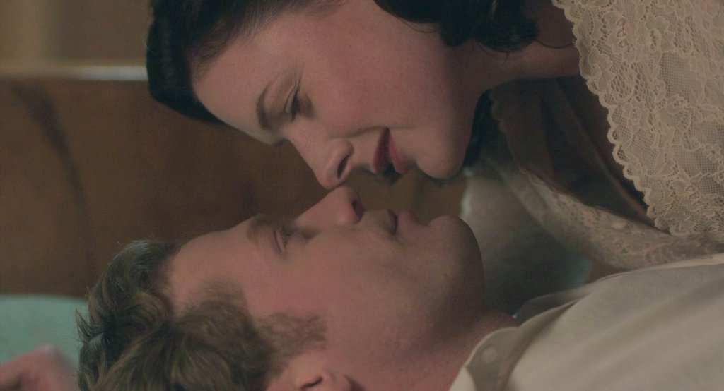 JustLittleBaby's tweet photo. Sam Reid and Rebecca Ferguson 😍
#DespiteTheFallingSnow https://t.co/qZDLhu32HB