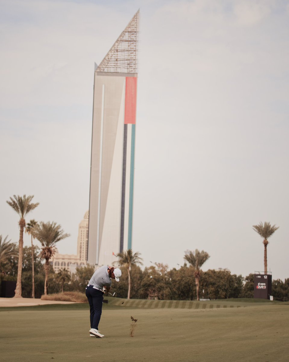 Tommy Fleetwood taking divots in the middle of the city 📍