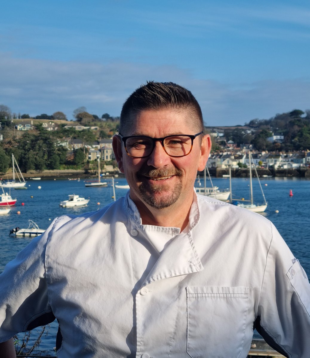 Greenbankhotel's tweet photo. Meet Nick... meringue maker, garlic lover & Executive Chef of The Greenbank. As if that wasn't enough, he's also #ChefoftheWeek at @thechefsforum
If you're a budding chef or devoted foodie, make sure to give the interview a read- https://t.co/7X95MM4EcP
#lovefalmouth #cornwall https://t.co/TETJSdYdJp