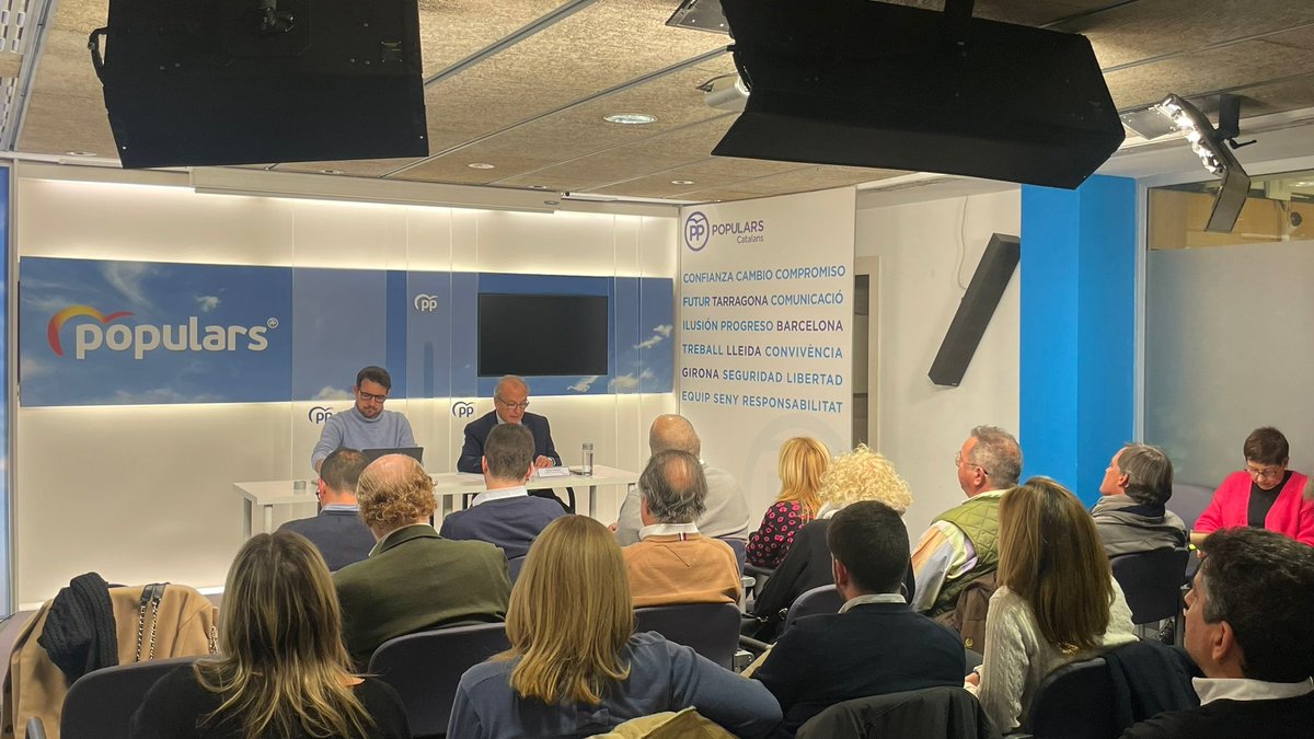 PPBarcelona_'s tweet photo. 🔵 Finalizamos el día con la celebración del Comité Ejecutivo @PPBarcelona_ presidido por @manureyeslopez y @tutusausjosep.

¡Seguimos! #ContamosContigo #Únete https://t.co/17QhnBGjdl